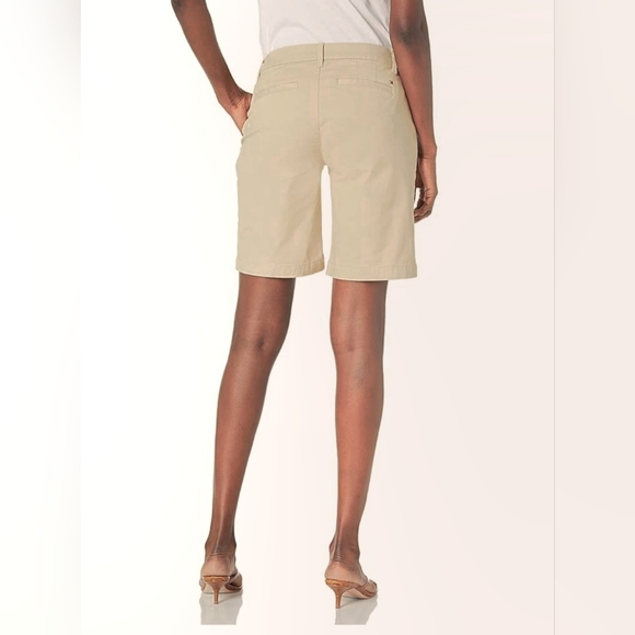 Women's Tommy Hilfiger Khaki 9" Hollywood Chino Shorts Size 16 - Picture 2 of 14